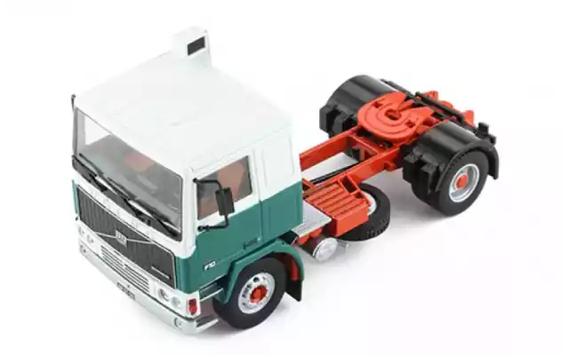 TR010-VOLVO - F10 1983 WHITE, GREEN AND RED